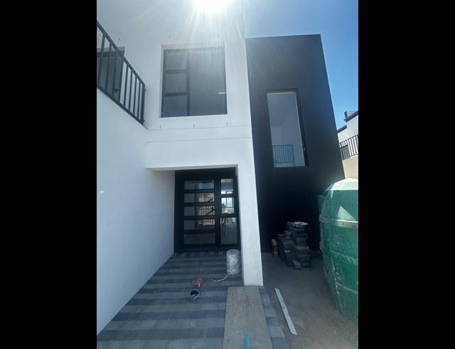 4 BEDROOM HOUSE FOR SALE IN SANDOWN